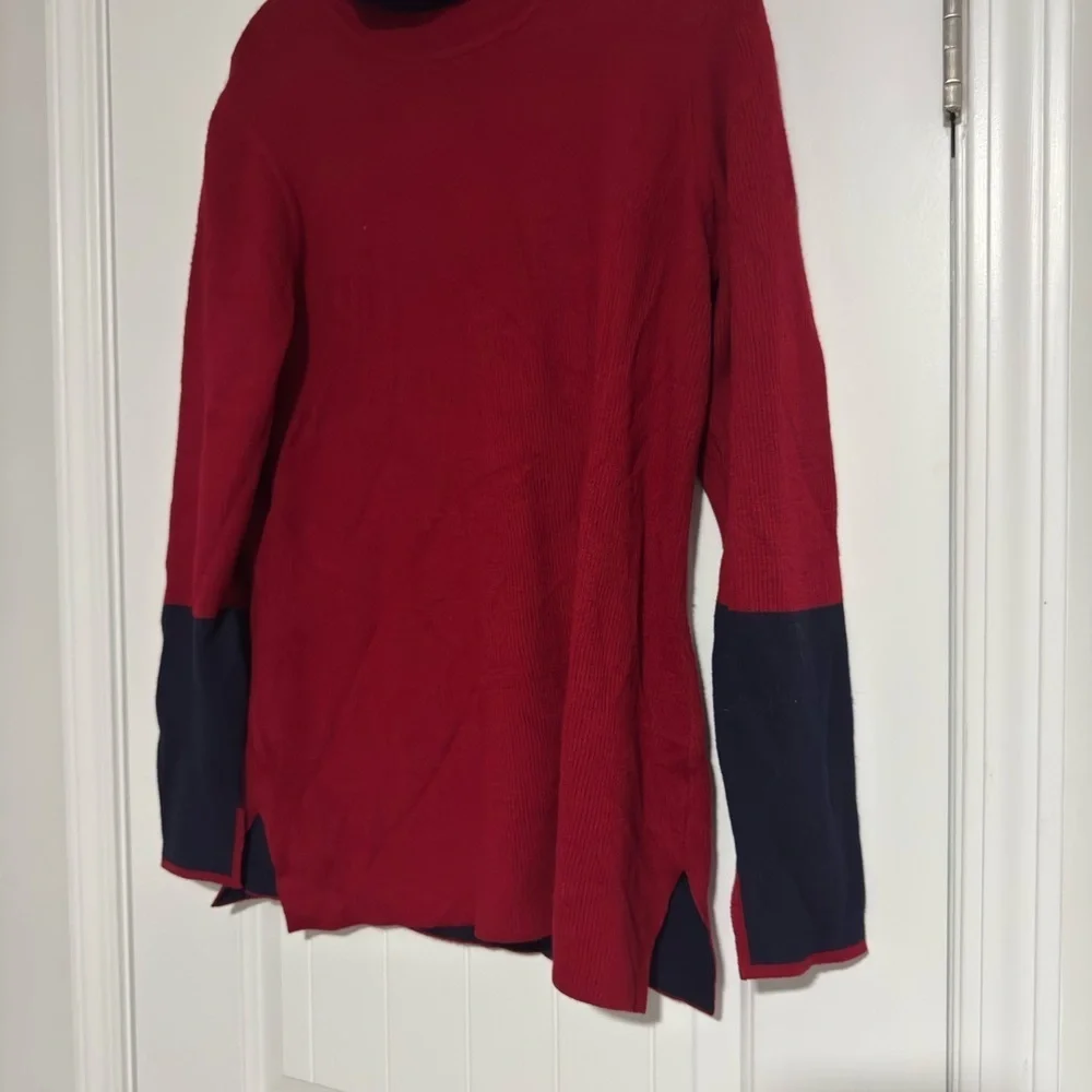 Athleta Burgundy and Navy Crew Neck Sweater